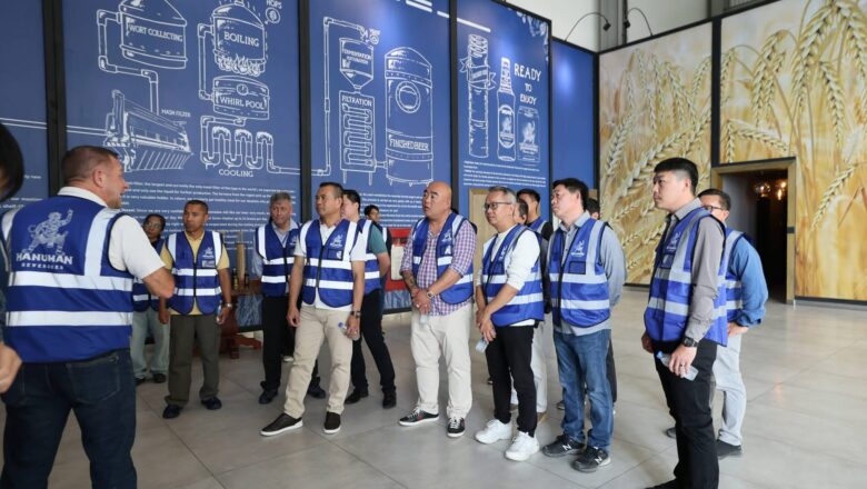 ឯកឧត្តមបណ្ឌិត កៅ ថាច ដឹកនាំគណៈប្រតិភូវិនិយោគិននូវែលហ្សេឡង់ ចុះពិនិត្យសក្តានុពលក្រុមហ៊ុនធំៗចំនួនពីរ ដើម្បីបើកច្រកទីផ្សារនាំចេញ