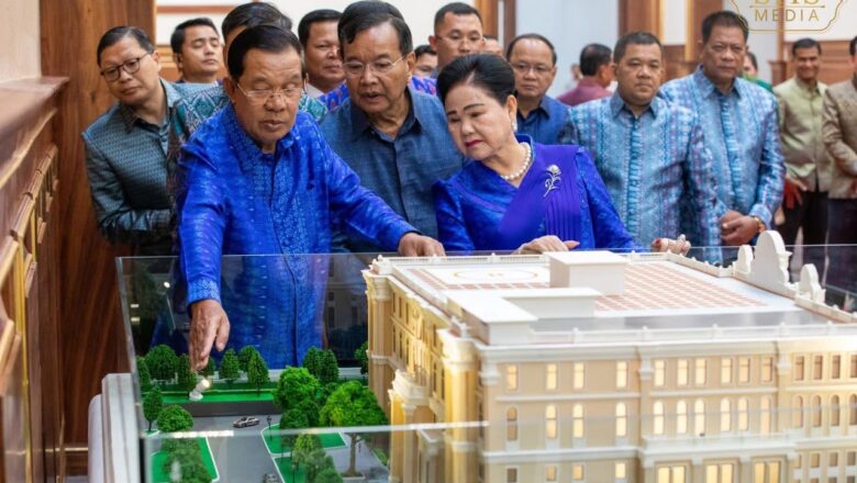 សម្ដេចតេជោ ហ៊ុន សែន និងសម្តេចកិត្តិព្រឹទ្ធបណ្ឌិត ប៊ុន រ៉ានី ហ៊ុនសែន អញ្ជើញក្នុងពិធីចម្រើនព្រះបរិត្តឡើងអគារ វិមានសាមគ្គីភាព (អគារព្រឹទ្ធសភាថ្មី)