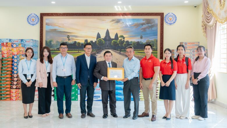 ឯកឧត្តម ហេង សួរ បានទទួលអំណោយពី ក្រុមហ៊ុន ជី.អាយ សឺវីស (ខេមបូឌា) ឯ.ក និងបុគ្គលិក សម្រាប់ផ្តល់ជូនវីរកងទ័ព និងជនភៀសសឹក