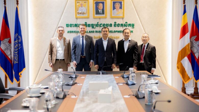 ឯកឧត្ដមបណ្ឌិត កៅ ថាច គាំទ្រ និងជំរុញក្រុមហ៊ុនអាមេរិក Maple Leaf Farms ឱ្យពន្លឿនការវិនិយោគខ្សែចង្វាក់ផលិតកម្មចិញ្ចឹមទា «White Pekin Duck» នៅកម្ពុជា