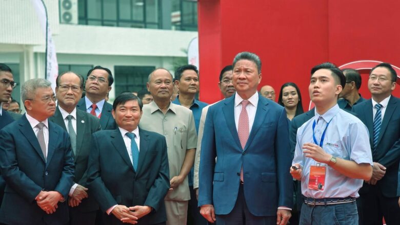 ឯកឧត្តម ហេង សួរ អញ្ជើញចូលរួមពិធីសម្ពោធរោងចក្រផលិតសំបកកង់រថយន្ត វ៉ាន់លី ថាយអឺរ (ខេមបូឌា) ឯ.ក (ដំណាក់កាលទី១) ក្នុងខេត្តស្វាយរៀង