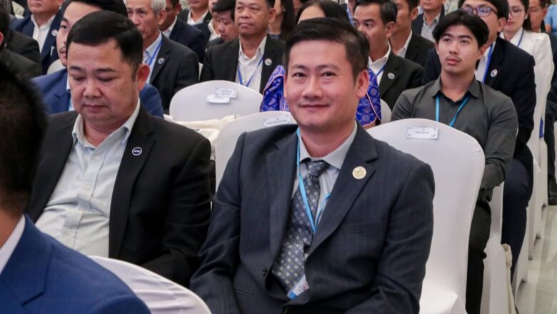 ឧកញ៉ា ឡាយ ឈុនហួ ប្រធានសហព័ន្ធស្រូវអង្ករកម្ពុជាបានអញ្ជើញចូលរួមក្នុងកម្មវិធីបិទសន្និបាតបូកសរុបការងារពាណិជ្ជកម្មឆ្នាំ២០២៥ និងទិសដៅការងារពាណិជ្ជកម្មឆ្នាំ២០២៦