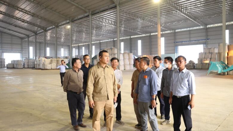 ឯកឧត្ដមបណ្ឌិត កៅ ថាច ចុះពិនិត្យវឌ្ឍនភាពខ្សែចង្វាក់ផលិតកម្មស្រូវ-អង្ករ នៅខេត្តពោធិ៍សាត់ ដើម្បីពង្រឹងប្រសិទ្ធភាពហិរញ្ញប្បទានរដ្ឋ