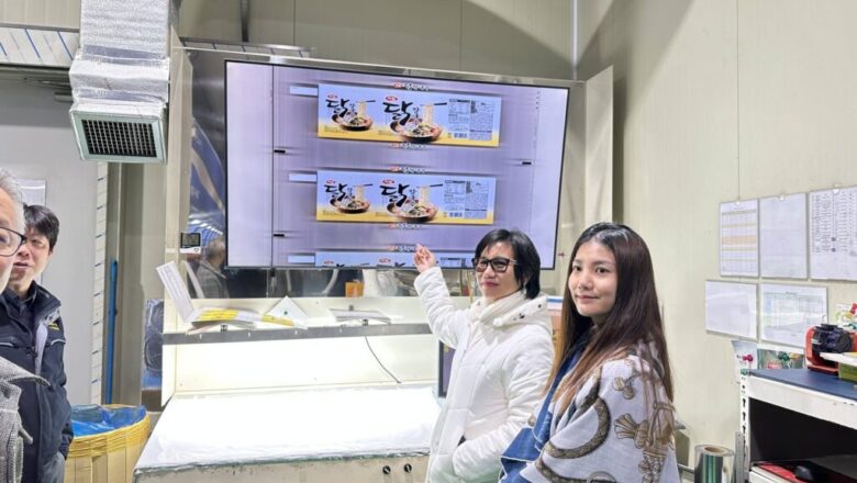 ឧកញ៉ា កែវ មុំ និងកូនស្រី កំពុងតែទស្សនកិច្ចនៅប្រទេសកូរ៉េខាងត្បូ ដើម្បីស្វែងរកឱកាសនាំចេញផលិតផល លីលី ហ៊្វូដ