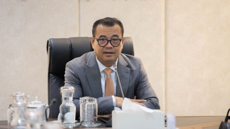 ឯកឧត្ដមបណ្ឌិត  ថាច បានអញ្ជើញដឹកនាំកិច្ចប្រជុំសម្របសម្រួល រវាង ក្រុមហ៊ុន Arukah, តំណាងសហព័ន្ធស្រូវអង្ករកម្ពុជា, តំណាងរោងម៉ាស៊ីនកិនស្រូវ និងក្រុមហ៊ុននាំចេញអង្ករ