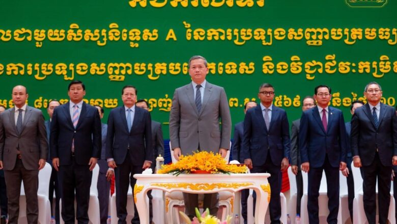 សម្តេចធិបតី ហ៊ុន ម៉ាណែត អញ្ជើញជួបសំណេះសំណាលជាមួយសិស្សនិទ្ទេស A សម្រាប់ការប្រឡងសញ្ញាបត្រមធ្យមសិក្សាទុតិយភូមិ និងការប្រឡងសញ្ញាបត្របច្ចេកទេស និងវិជ្ជាជីវៈកម្រិត៣ នៅមជ្ឈមណ្ឌលសន្និបាត និងពិព័រណ៍អន្តរជាតិជ្រោយចង្វារ