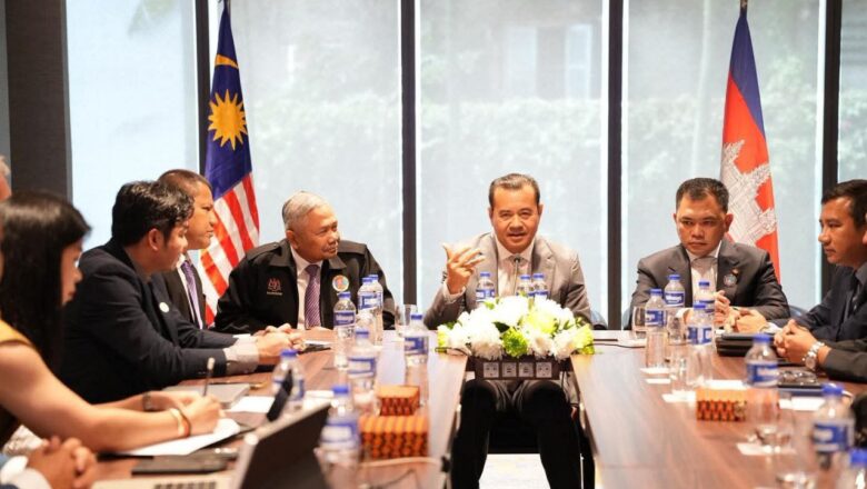 ឯកឧត្តមបណ្ឌិត  កៅ ថាច ប្រតិភូរាជរដ្ឋាភិបាល អញ្ជើញស្វាគមន៍ និងជួបពិភាក្សាជាមួយប្រតិភូធុរកិច្ចម៉ាឡេស៊ី