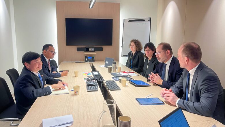 កម្ពុជា-អង្គការ OECD បន្តពង្រឹងកិច្ចសហប្រតិបត្តិការសំដៅលើកកម្ពស់ផលិតភាព ការអភិវឌ្ឍជំនាញ និងអនុលោមភាពច្បាប់