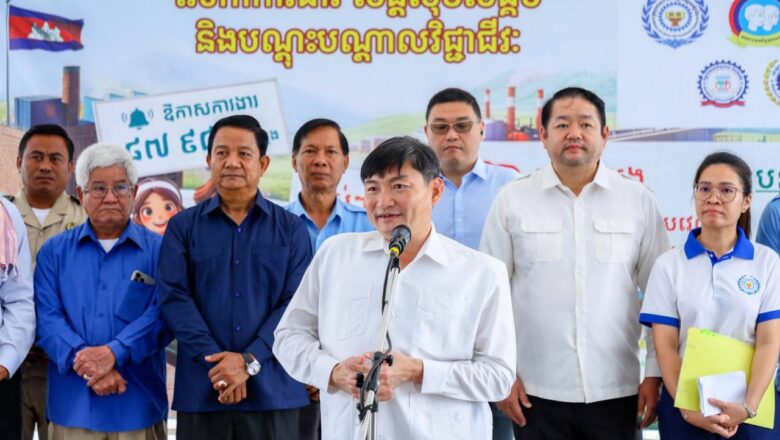 អ្នកនាំ​ពាក្យ​ក្រសួងការងារប្រាប់ទៅពលករថា កម្ពុជា​មានឱកាសការងារសម្បូរបែប អត្ថប្រយោជន៍​ច្រើនជាង និងមានយន្តការគាំពារ ដើម្បីផ្តល់​ការងារគ្រប់គ្រាន់