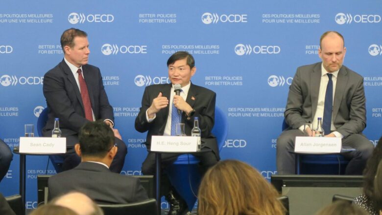 ឯកឧត្តម ហេង សួរ ដឹកនាំគណៈប្រតិភូត្រីភាគីកម្ពុជាចូលរួមវេទិកាស្តីពីការលើកកម្ពស់ការត្រួតពិនិត្យអនុលោមភាពនៅក្នុងវិស័យកាត់ដេរ និងផលិតស្បែកជើង នៅប្រទេសបារាំង