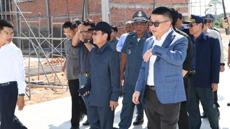 ឯកឧត្តមបណ្ឌិត គុណ ញឹម ចុះពិនិត្យការងារគយនិងរដ្ឋាករក្នុងភូមិសាស្រ្តខេត្តព្រៃវែង និងខេត្តត្បូងឃ្មុំ