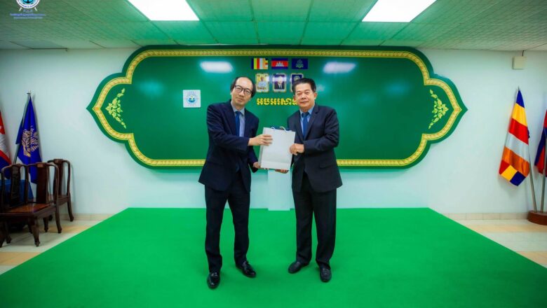 ឯកឧត្តម លូ គឹមឈន់ ទទួលស្វាគមន៍ដំណើររទស្សនកិច្ច ទីភ្នាក់ងារ JICA ប្រចាំកម្ពុជា និងតំណាងក្រុមហ៊ុនផ្សព្វផ្សាយ មកកាន់ កំពង់ផែស្វយ័តក្រុងព្រះសីហនុ