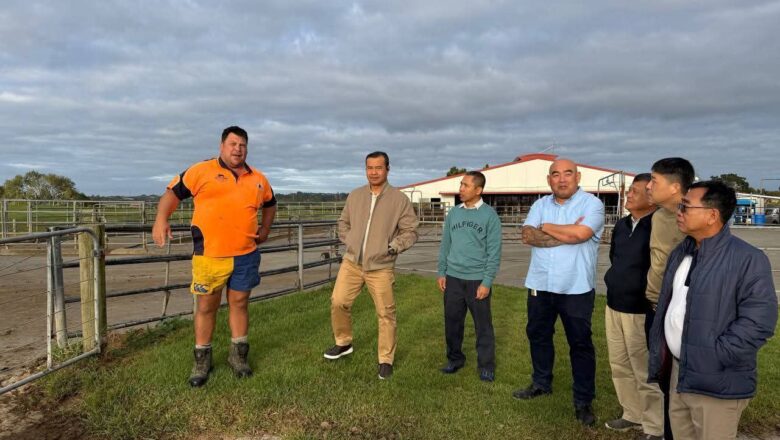 ឯកឧត្តមបណ្ឌិត កៅ ថាច ដឹកនាំសហការីចុះសិក្សាពីយន្តការផ្តល់ឥណទានចំគោលដៅ ដល់កសិដ្ឋានគោយកទឹកដោះគំរូរបស់ធនាគារ Rabobank នៅប្រទេសនូវែលហ្សេឡង់