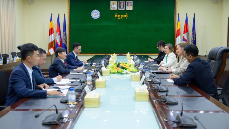 ឯកឧត្តម ហេង សួរ ពិភាក្សាជាមួយតំណាង IDP Education និងធុរកិច្ចអូស្រ្តាលី ដើម្បីពង្រីកកិច្ចសហការលើការបណ្តុះបណ្តាលវិជ្ជាជីវៈ (TVET) និងបញ្ជ្រាបចំណេះដឹងភាសាអង់គ្លេសនៅកម្ពុជា