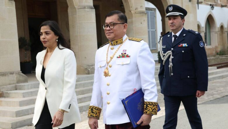 ឯកអគ្គរាជទូតកម្ពុជាប្រចាំសាធារណរដ្ឋប៊ុលហ្គារីទទួលបានពានកាក់មាសពី Conncil of Europe’s Scien Tificand cultural Community