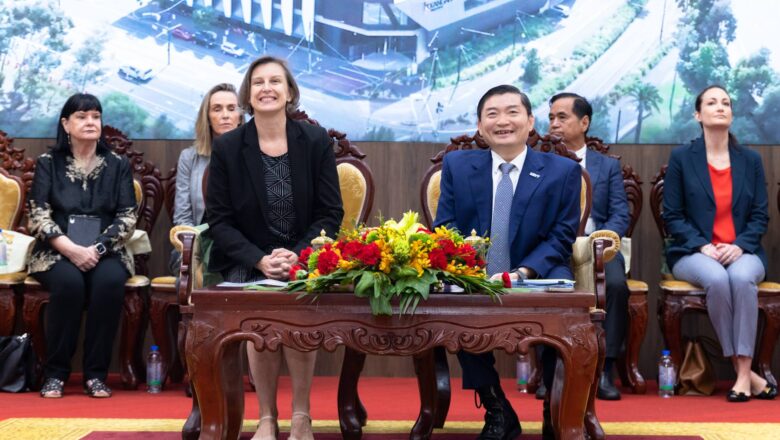 កម្ពុជា-អូស្រ្តាលីបើកទំព័រថ្មីសម្រាប់កិច្ចសហប្រតិបត្តិការក្នុងវិស័យ TVET តាមរយៈភាពជាដៃគូបង្កើតមជ្ឈមណ្ឌលឧត្តមភាពយានយន្តនៅកម្ពុជា (អេស ខេមបូឌា)