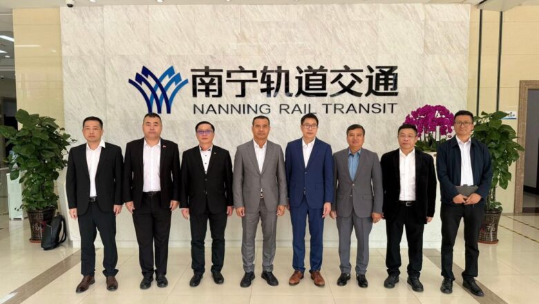 ឯកឧត្ដមបណ្ឌិត កៅ ថាច ស្វែងយល់ពីបច្ចេកវិទ្យាដឹកជញ្ជូនបៃតងនៅទីក្រុងណាននីង ដើម្បីជំរុញវិស័យកសិកម្មកម្ពុជា