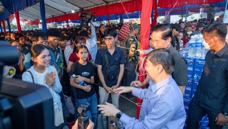 ឯកឧត្តម ហេង សួរ និងឯកឧត្តម ឃួង ស្រេង អញ្ជើញជូនដំណើរបងប្អូនកម្មករនិយោជិត និងប្រជាពលរដ្ឋធ្វើដំណើរទៅស្រុកកំណើតក្នុងឱកាសបុណ្យចូលឆ្នាំថ្មី