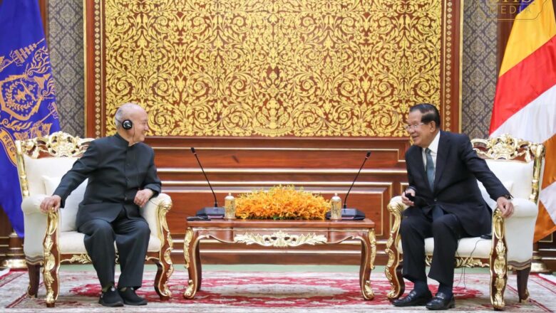 សម្តេចតេជោ ហ៊ុន សែន អនុញ្ញាតឱ្យឯកឧត្តម ផាម វ៉ាន់ចា (Pham Van Tra) អតីតសមាជិកការិយាល័យនយោបាយគណបក្សកុម្មុយនីស្តវៀតណាម និងជា អតីតរដ្ឋមន្ត្រីការពារជាតិនៃសាធារណរដ្ឋសង្គមនិយមវៀតណាម ចូលជួបសម្ដែងការគួរសម