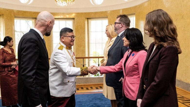 ឯកឧត្តម ជា ច័ន្ទបរិបូរណ៌ ឯកអគ្គរាជទូតតែងតាំងនៃព្រះរាជាណាចក្រកម្ពុជា ប្រចាំ សាធារណរដ្ឋអេស្តូនី បានចូលប្រគល់ ព្រះរាជសារតាំង ព្រះមហាក្សត្រកម្ពុជា ជូនចំពោះប្រធានាធិបតីអេស្តូនី ក្នុងពិធីផ្លូវការដ៏មានសារៈសំខាន់ ដែលសម្គាល់ការចាប់ផ្តើមបេសកកម្មការទូតរបស់លោក