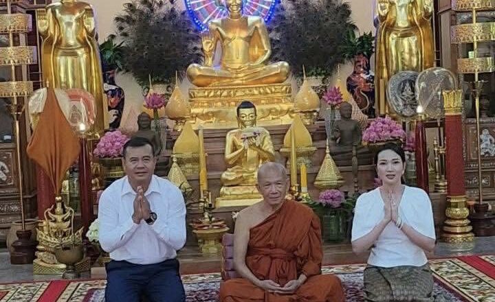 ឯកឧត្ដមបណ្ឌិត កៅ ថាច និងលោកជំទាវ មានសទ្ធាជ្រះថ្លាប្រគេនអង្ករចំនួន២តោន ប្រចាំខែមេសា ឆ្នាំ២០២៦ ដល់ព្រះសង្ឃ នៅវត្ដរាជបូណ៌ ក្រុងសៀមរាប ខេត្តសៀមរាប