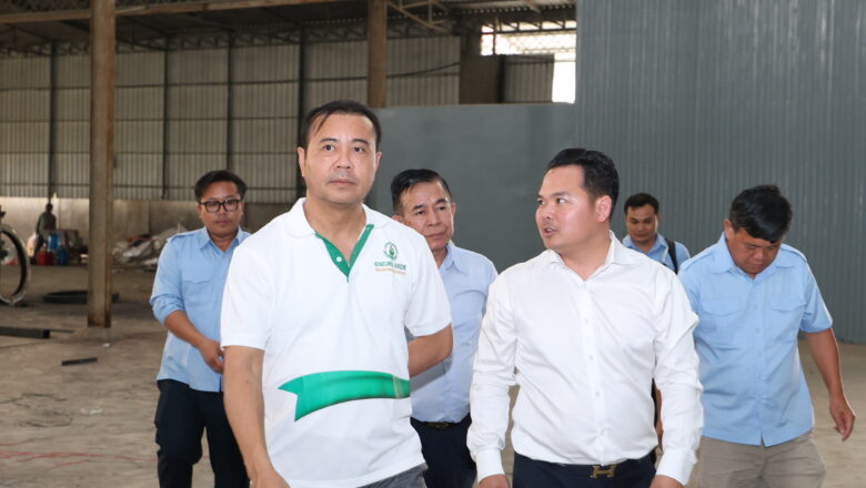 ឯកឧត្តមបណ្ឌិត កៅ ថាច អគ្គនាយកធនាគារARDB និងសហការីអញ្ជើញចុះពិនិត្យមើលដំណេីការតំឡេីងរោងចក្រផលិតជីសរីរាង្គមួយកន្លែងនៅខេត្តស្វាយរៀង