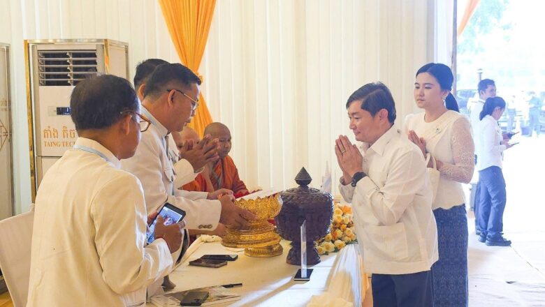 ឯកឧត្តម ហេង សួរ និងលោកជំទាវ បានអញ្ជើញចូលរួមព្រះរាជពិធីបុណ្យចម្រើនព្រះជន្មវស្សា ថ្វាយ សម្តេចព្រះអគ្គមហាសង្ឃរាជាធិបតី កិត្តិឧទ្ទេសបណ្ឌិត នន្ទ ង៉ែត សម្ដេចព្រះមហាសង្ឃរាជនៃព្រះរាជាណាចក្រកម្ពុជា ក្នុងព្រះជន្មគម្រប់ ១០២ព្រះវស្សា ដែលប្រព្រឹត្តទៅក្រោមអធិបតីភាពដ៏ខ្ពង់ខ្ពស់របស់សម្តេចមហាបវរធិបតី ហ៊ុន ម៉ាណែត