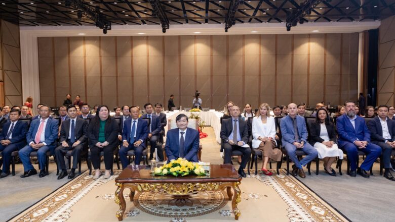 កម្ពុជាបញ្ជាក់ពីគំរូអនុវត្តដ៏ល្អនៃការសិក្សាផ្អែកលើការងារ (WBL)និងជំរុញការចល័តកម្លាំងពលកម្មដោយសេរីនៅក្នុងតំបន់អាស៊ានដោយគ្មានការរើសអើង ក្នុងកិច្ចប្រជុំអាស៊ាន-ស្វីស