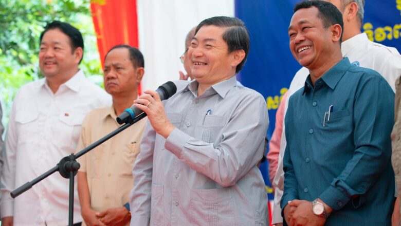 ឯកឧត្តម ហេង សួរ ជំរុញការកសាងភាពធន់ដើម្បី «ការងារសមរម្យ» ខណៈកម្ពុជានឹងមានរោងចក្រផលិតក្រណាត់ក្នុងស្រុកនៅឆ្នាំ២០២៧
