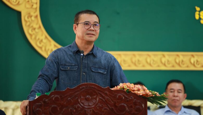 ឯកឧត្តមបណ្ឌិត កៅ ថាច អញ្ជើញជួបសំណេះសំណាលនិងសួរសុខទុក្ខប្រជាកសិករនៅស្រុកស្អាង ខេត្តកណ្តាល