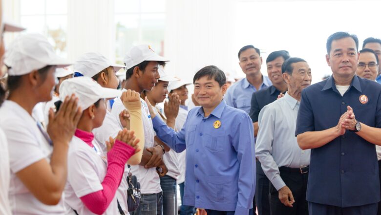ឯកឧត្តម ហេង សួរ បញ្ចូលថ្មីចំនួន ១ ៤២៣នាក់នៅស្រុកកំពង់សៀម ខេត្តកំពង់ចាមបង្ហាញពីការសម្រេចចិត្តជ្រើសរើសយកគណបក្ស ដែលធ្វើអ្វីៗគ្រប់យ៉ាងដើម្បីបុព្វហេតុជាតិ មាតុភូមិ