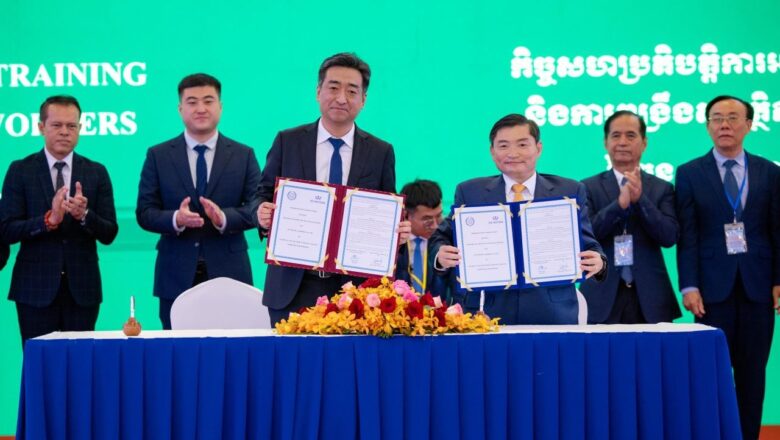 ក្រសួងការងារ និងក្រុមហ៊ុន Zo Motors ចុះ MoU លើការបណ្តុះបណ្តាលជំនាញរថយន្តអគ្គិសនី (EV) និងលើកកម្ពស់សុវត្ថិភាពធ្វើដំណើរសម្រាប់កម្មករនិយោជិត