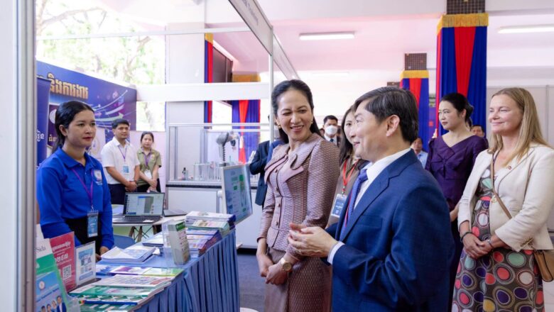 ឯកឧត្តម ហេង សួរ អញ្ជើញចូលរួមពិធីបើក «ពិព័រណ៍ជំនាញសិក្សា និងការងារឆ្នាំ២០២៦» ក្រោមអធិបតីភាពដ៏ខ្ពង់ខ្ពស់លោកជំទាវបណ្ឌិត ពេជ ចន្ទមុន្នី ហ៊ុនម៉ាណែត