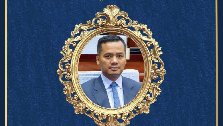 ឯកឧត្តម ហេង សួរ និងលោកជំទាវ ព្រមទាំងថ្នាក់ដឹកនាំ និងមន្ត្រីរាជការ នៃក្រសួងការងារនិងបណ្តុះបណ្តាលវិជ្ជាជីវៈ សូមប្រសិទ្ធពរជ័យគោរពជូនចំពោះ ឯកឧត្តមអភិសន្តិបណ្ឌិត ស សុខា ឧបនាយករដ្ឋមន្ត្រី រដ្ឋមន្ត្រីក្រសួងមហាផ្ទៃ ក្នុងឱកាសចម្រើនជន្មាយុដ៏ថ្លៃថ្លា