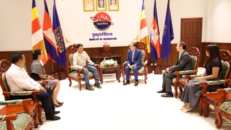 ឯកឧត្តម នេត្រ ភក្ត្រា ទទួលជួបអ្នកជិះកង់ផ្សងព្រេង ទីវ តារារិទ្ធិ ដែលបានបញ្ចប់បេសកកម្មជុំវិញពិភពលោកដើម្បីកុមារកម្ពុជា