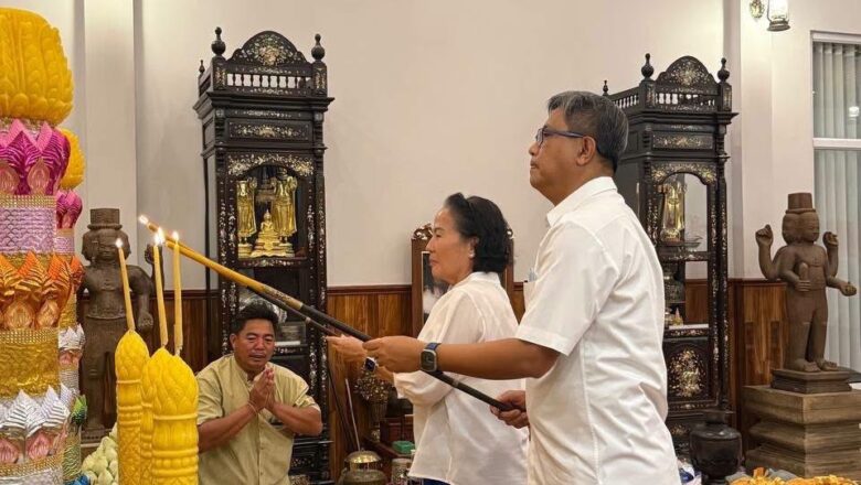 លោកជំទាវ ឡោក ខេង ប្រធានគណៈកម្មការទី៨នៃរដ្ឋសភានាំយកទៀនព្រះវស្សា និងបច្ច័យប្រគេនព្រះសង្ឃនៅវត្តចំនួន៣