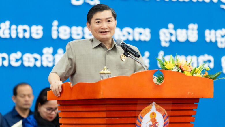 ឯកឧត្តម ហេង សួរ ប្រកាសបញ្ចូលសមាជិកគណបក្សប្រជាជនកម្ពុជាថ្មីជាង ៣ពាន់នាក់នៅសង្កាត់ទាំង៥ នៃខណ្ឌចំការមន ដែលធ្វើឱ្យមហាគ្រួសារបក្សកាន់តែធំ និងមានចម្រុះជំនាន់