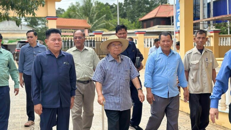 សម្តេចអគ្គមហាពញាចក្រី ហេង សំរិន អមដំណើរដោយ ឯកឧត្តម វង សូត អនុប្រធានទី២រដ្ឋសភាអញ្ជើញជួបសំណេះសំណាល និងសួរសុខទុក្ខជាមួយក្រុមប្រឹក្សាឃុំជាច ស្រុកកំចាយមារ ខេត្តព្រៃវែង