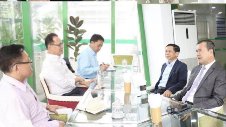ឯកឧត្តម អ៊ាង សុផល្លែត រដ្ឋមន្រ្តីក្រសួងបរិស្ថាន និងឯកឧត្តម រស់ ភីរុណ អនុរដ្ឋលេខាធិការក្រសួងសេដ្ឋកិច្ចនិងហិរញ្ញវត្ថុ អញ្ជើញចូលរួមសម្របសម្រួលលើកិច្ចពិភាក្សាការជំរុញហិរញ្ញប្បទានបៃតងនៅកម្ពុជា