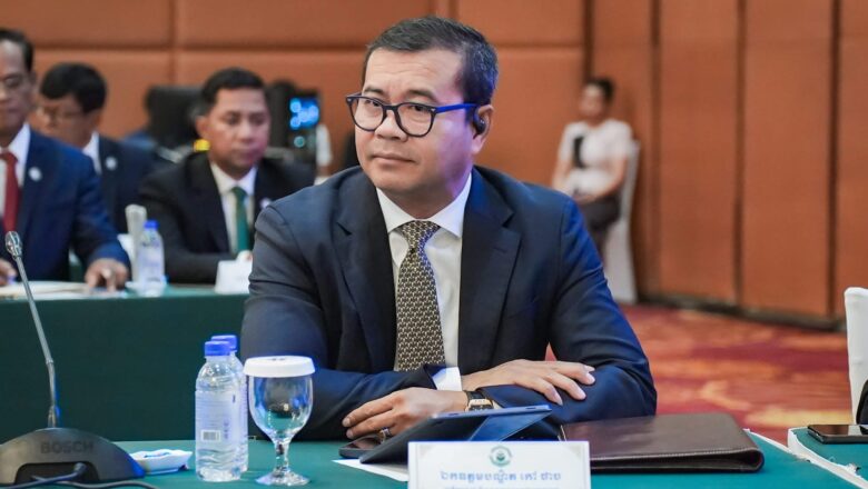 ឯកឧត្តមបណ្ឌិត កៅ ថាច ចូលរួមកិច្ចប្រជុំផ្នែកកម្មន្តសាលសហគ្រាសធុនតូច និងមធ្យម និងសេវាក្រុម”គ”នៃវេទិការាជរដ្ឋាភិបាល-ផ្នែកឯកជន