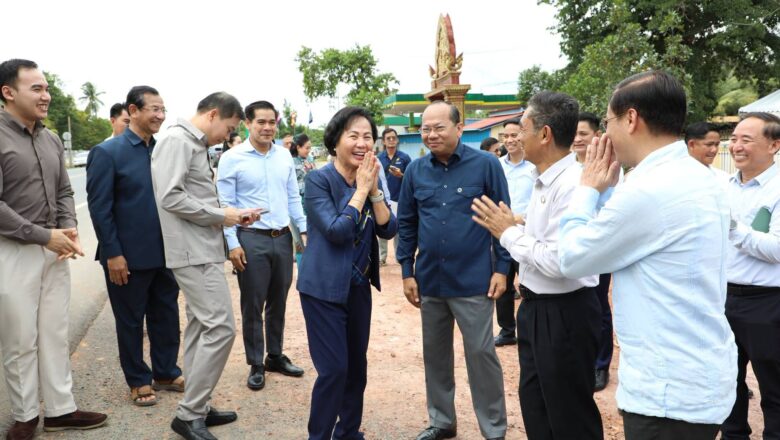 គណៈប្រតិភូសភាដែលបានអញ្ជើញមកចូលរួមកិច្ចប្រជុំ APPF-GH លើកទី៩ នៅកម្ពុជា មកពី ១៦ ប្រទេស ចុះសិក្សាផ្ទាល់ពីការផ្តល់សេវាសុខាភិបាលនៅមូលដ្ឋាន ក្នុងខេត្តកំពត