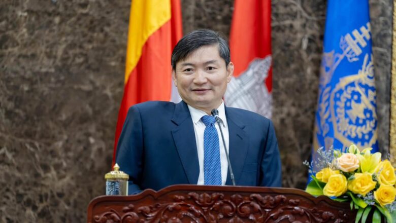 ក្រសួងការងារ រៀបចំសិក្ខាសាលាត្រីភាគី ដើម្បីចែករំលែកព័ត៌មានបច្ចុប្បន្នភាពពីស្ថានភាពសង្គម សេដ្ឋកិច្ចកម្ពុជា និងសកល សម្រាប់ជាមូលដ្ឋានក្នុងដំណើរការចរចាកំណត់ប្រាក់ឈ្នួលអប្បបរមា ឆ្នាំ២០២៧ នាពេលខាងមុខ