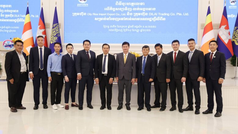 ឯកឧត្តម ចាន់ សីហា និងឯកឧត្តម ប៉ិច សានី អគ្គនាយករងធនាគារ ARDB ចូលរួមក្នុងពិធីចុះហត្ថលេខាលើកិច្ចសន្យាទិញ លក់អង្ករចំនួន ១០ពាន់តោនទៅប្រទេសហ្វីលីពីន